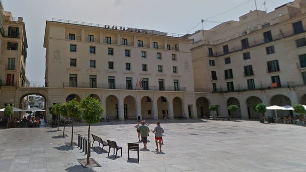 Un año de prisión para un médico de Alicante por ver el historial clínico de su asistenta
