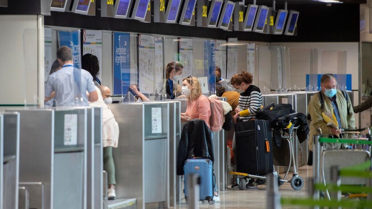 Ómicron ha obligado a cancelar más de 11.000 vuelos desde el viernes Ómicron ha obligado a cancelar más de 11.000 vuelos desde el viernes