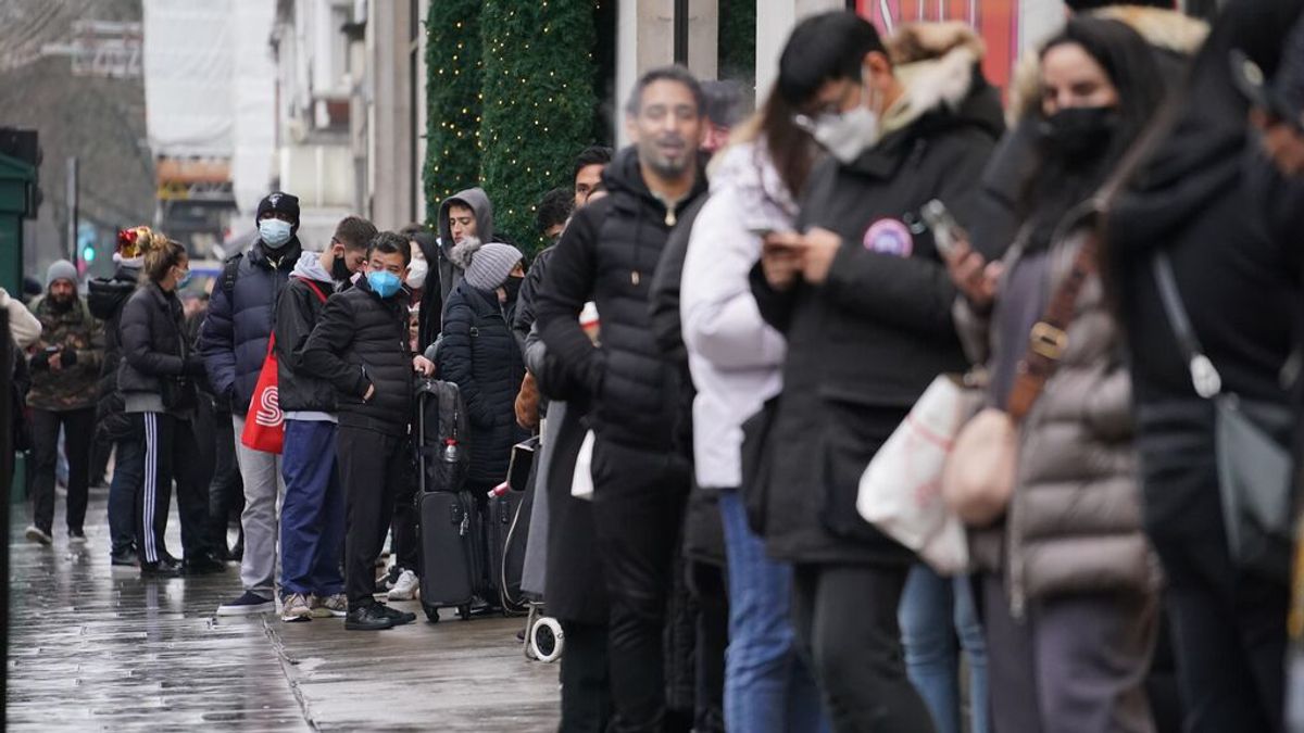 Reino Unido sigue la escalada de contagios y notifica casi 130.000 sin datos de Escocia e Irlanda del Norte Reino Unido sigue la escalada de contagios y notifica casi 130.000 sin datos de Escocia e Irlanda del Norte