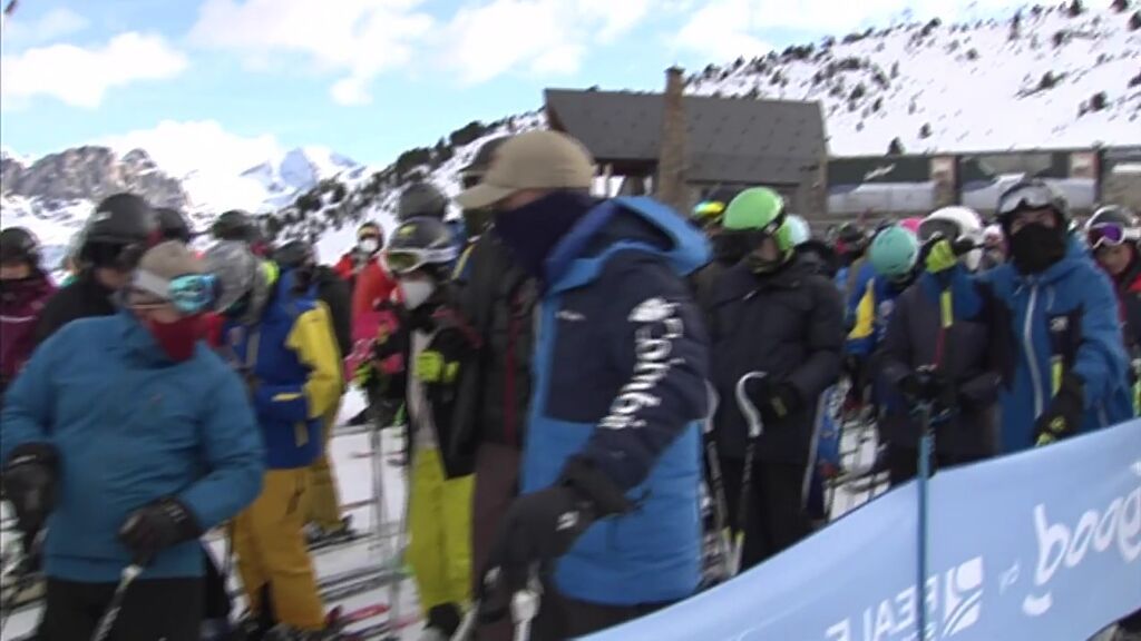 Estaciones de esquí a tope: las montañas españolas se reponen con la llegada en masa de turistas