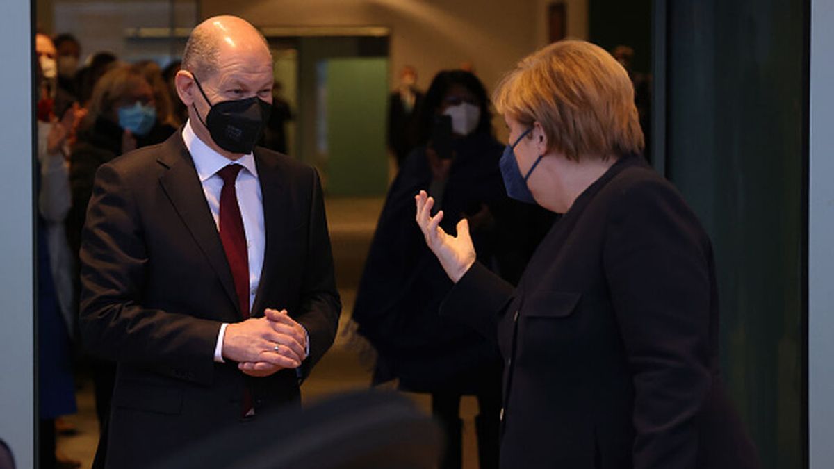 Merkel aprobó la venta de 4.300 millones de euros en armas a Egipto días antes de dejar el Gobierno Merkel aprobó la venta de 4.300 millones de euros en armas a Egipto días antes de dejar el Gobierno