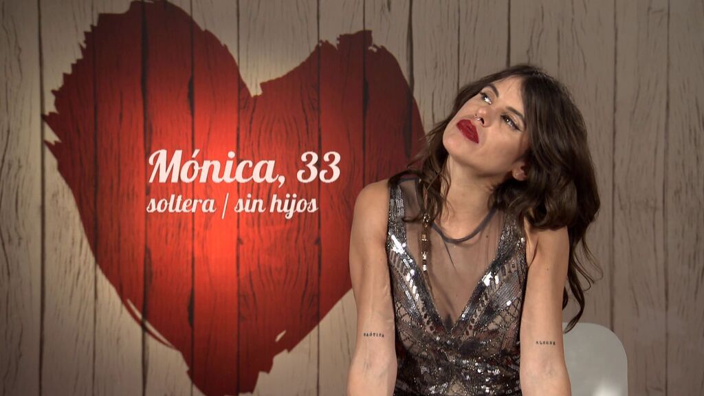 Mónica entra en 'First dates' pisando fuerte