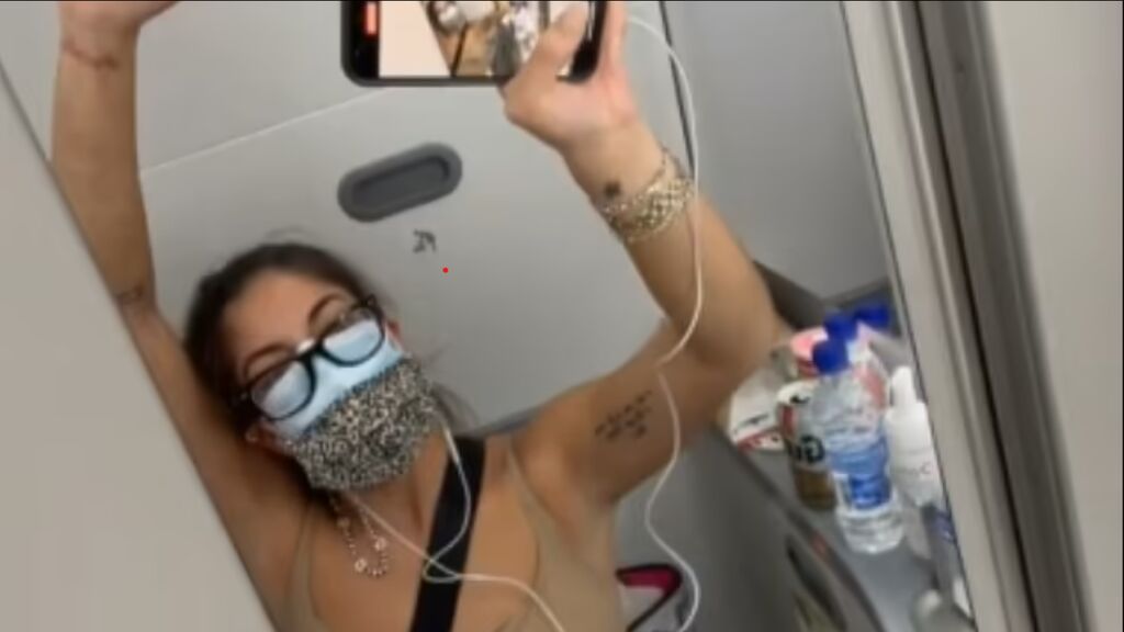 Una estadounidense da positivo en pleno vuelo