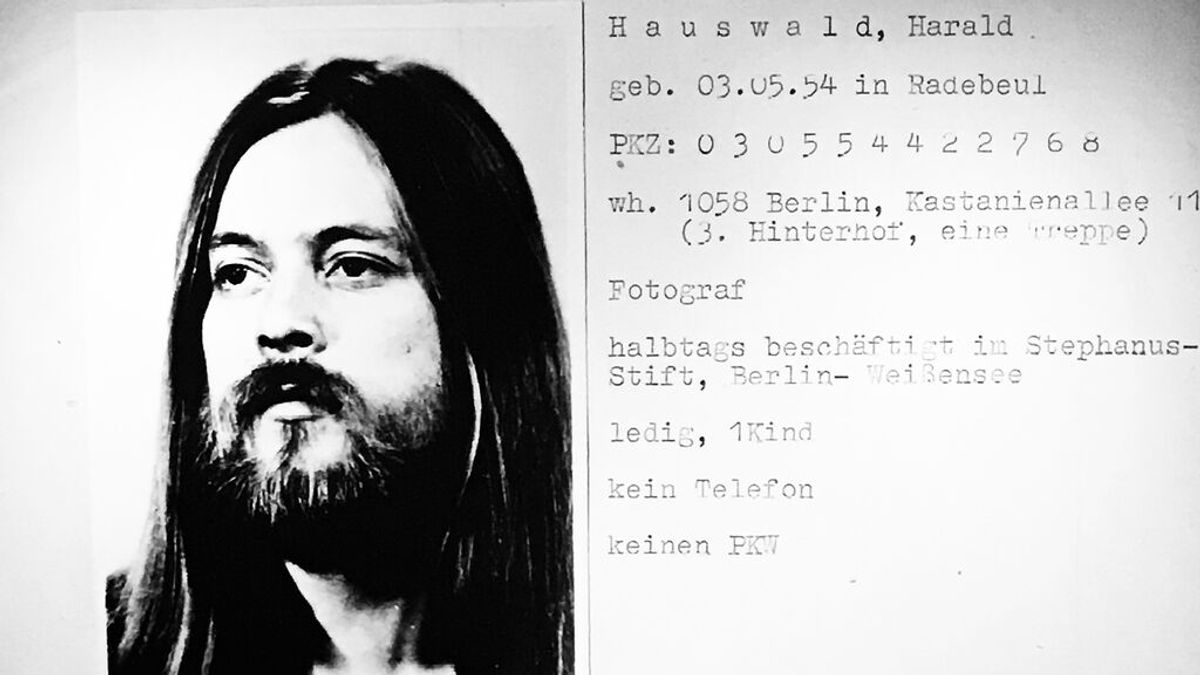 Harald Hauswald, el fotógrafo al que fotografiaba la Stasi Harald Hauswald, el fotógrafo al que fotografiaba la Stasi