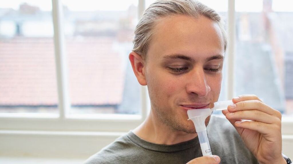 Ómicron se detecta mejor en saliva que en mucosa nasa - NIUS