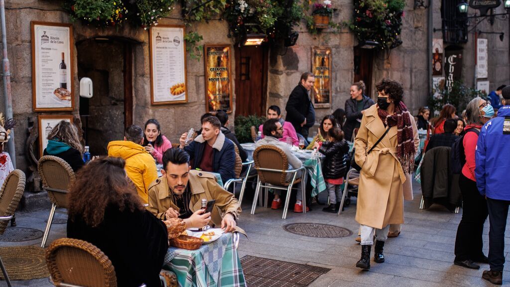 Las comunidades autónomas despiden el 2021 pulverizando todos los récords de contagios