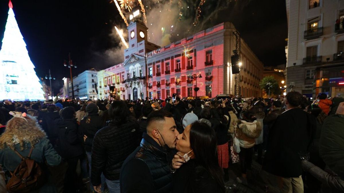 Nochevieja tranquila en toda España en un escenario de récord de contagios Nochevieja tranquila en toda España en un escenario de récord de contagios