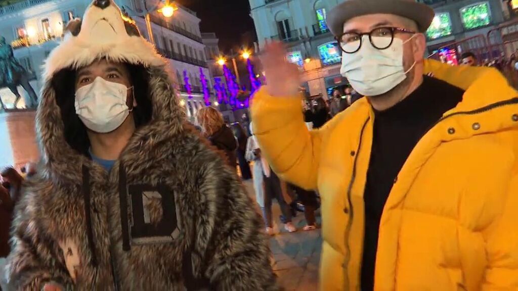 Miles de personas se dan cita en la Puerta del Sol para celebrar el Año Nuevo