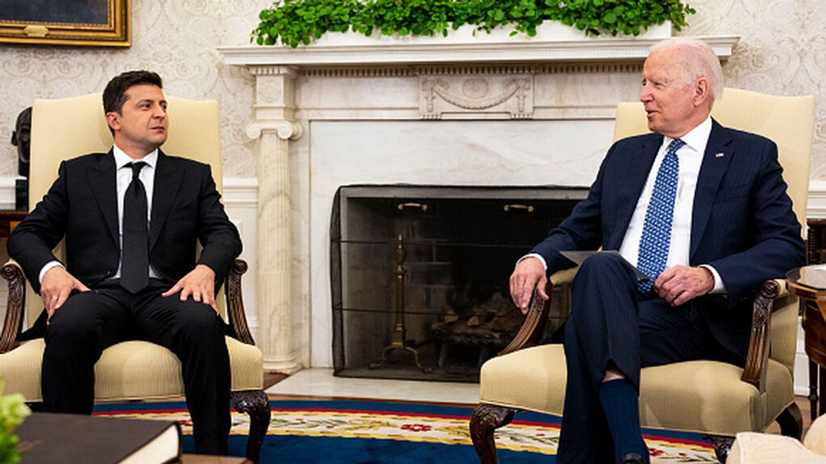 Biden alerta de una respuesta "enérgica" de Ucrania en caso de invasión rusa Biden alerta de una respuesta "enérgica" de Ucrania en caso de invasión rusa