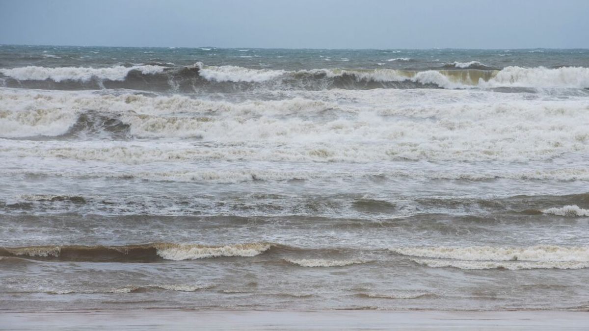 Fuerte oleaje en la playa de La Arena Fuerte oleaje en la playa de La Arena