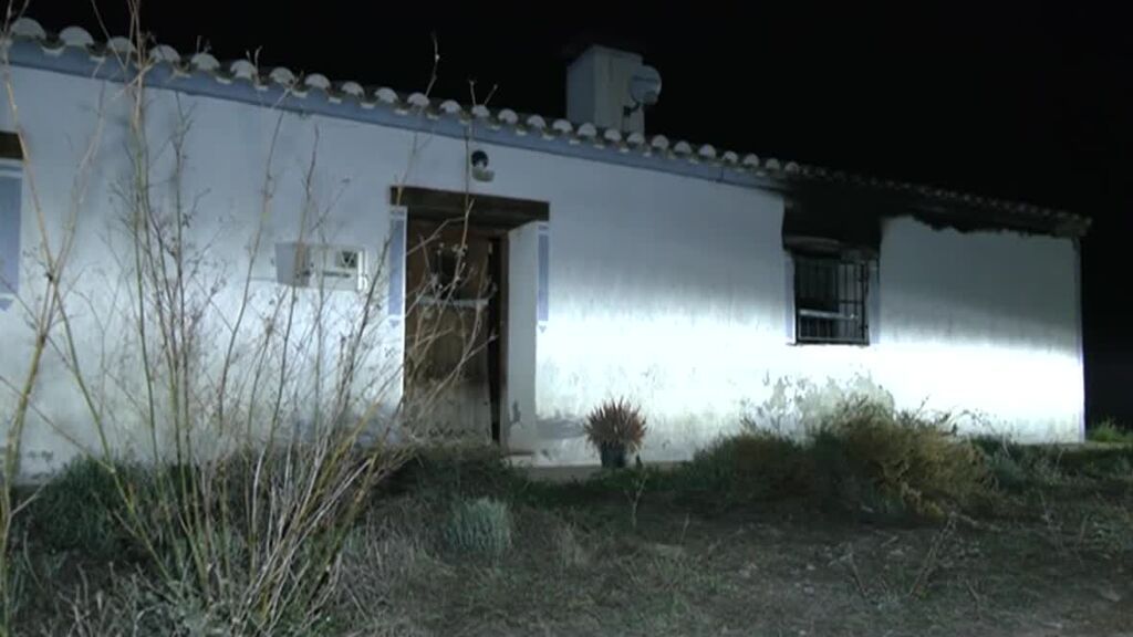 Encuentran muerta a una mujer tras incendiarse su vivienda en Fuente Álamo, Murcia
