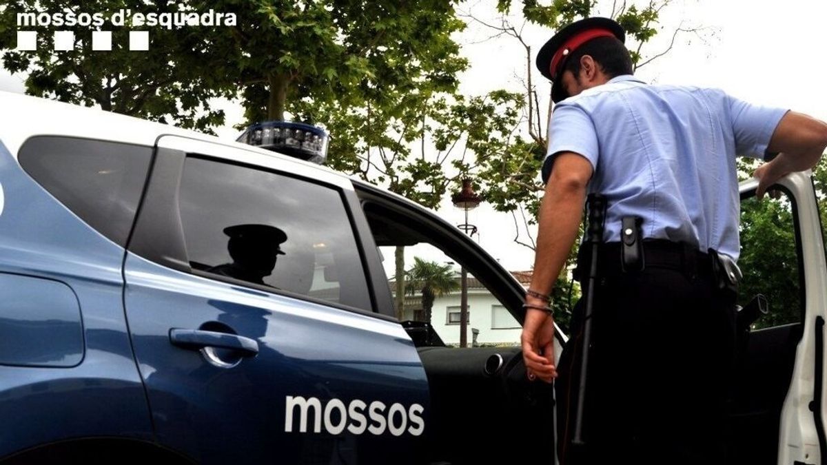 Detienen a una pareja en Terrassa por estafar 78.000 euros a 14 personas suplantando su identidad Detienen a una pareja en Terrassa por estafar 78.000 euros a 14 personas suplantando su identidad