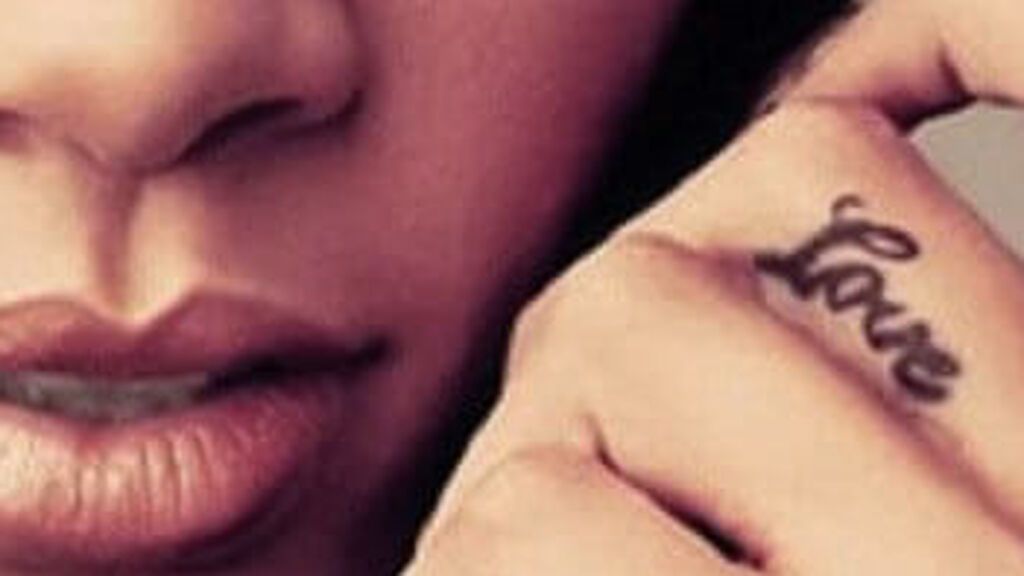 Rihanna-Love-Tattoo