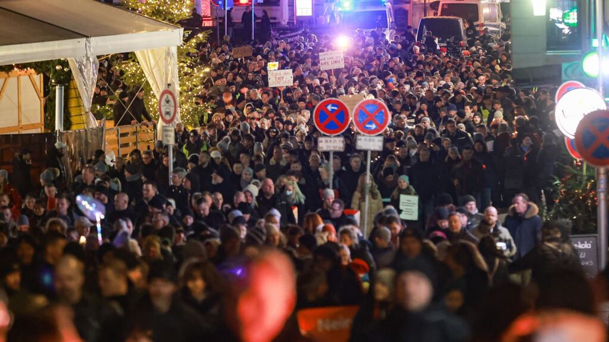 Miles de alemanes se manifiestan en el país contra las medidas sanitarias por el coronavirus