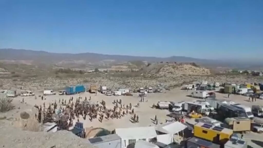 Más de mil personas celebran desde hace cuatro días el año nuevo en una cantera de Sorbas