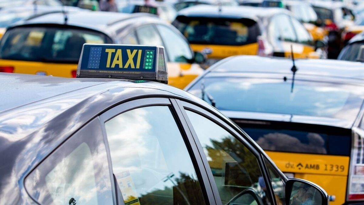 Detenido por robar con violencia a dos taxistas de Girona tras golpear a uno de ellos con una barra de hierro Detenido por robar con violencia a dos taxistas de Girona tras golpear a uno de ellos con una barra de hierro