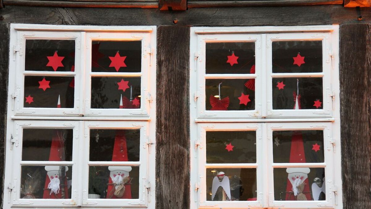 Cómo quitar las pegatinas de Navidad de los cristales Cómo quitar las pegatinas de Navidad de los cristales