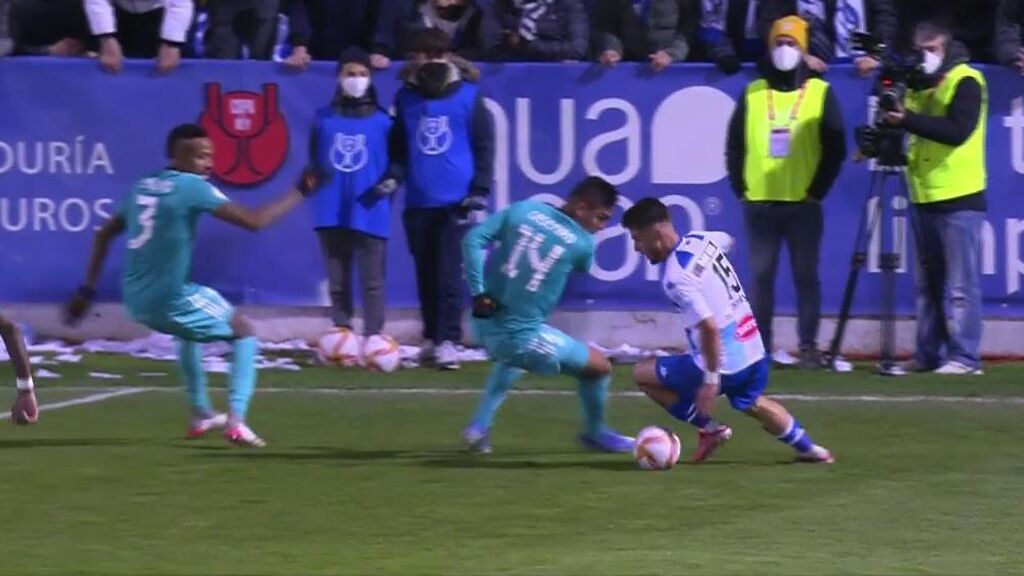 Dani Vega deja sentado a Casemiro y Militao y marca un auténtico golazo para hacer el empate (1-1)