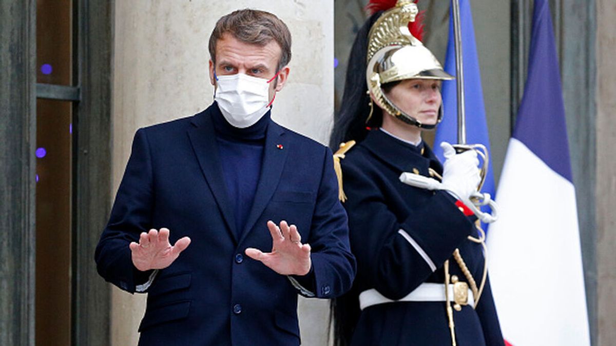 Macron complica la vida a los no vacunados Macron complica la vida a los no vacunados