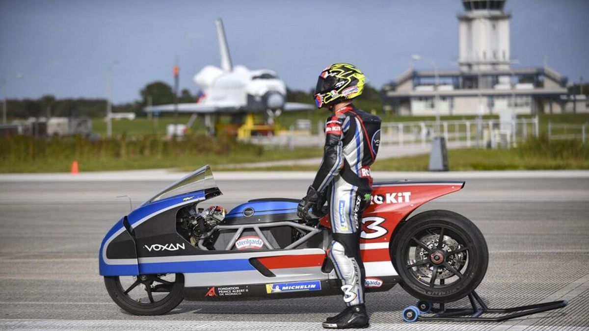 El ex campeón del mundo Max Biaggi lo vuelve a hacer: bate el récord de velocidad en moto eléctrica