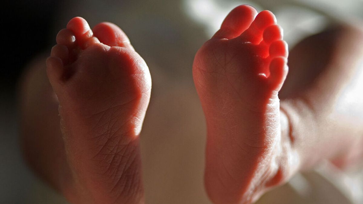 El Hospital de Valladolid pide disculpas por no haber aceptado registrar al bebé de dos lesbianas casadas El Hospital de Valladolid pide disculpas por no haber aceptado registrar al bebé de dos lesbianas casadas