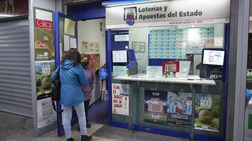 La estación de Atocha vuelve a repartir suerte con el segundo premio de la Lotería de 'El Niño'