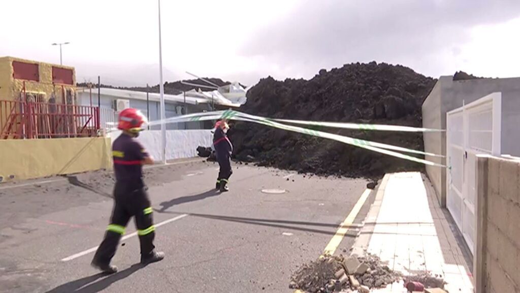 Bomberos de La Laguna cuentan cómo está siendo la lenta lucha por empezar de cero tras el volcán