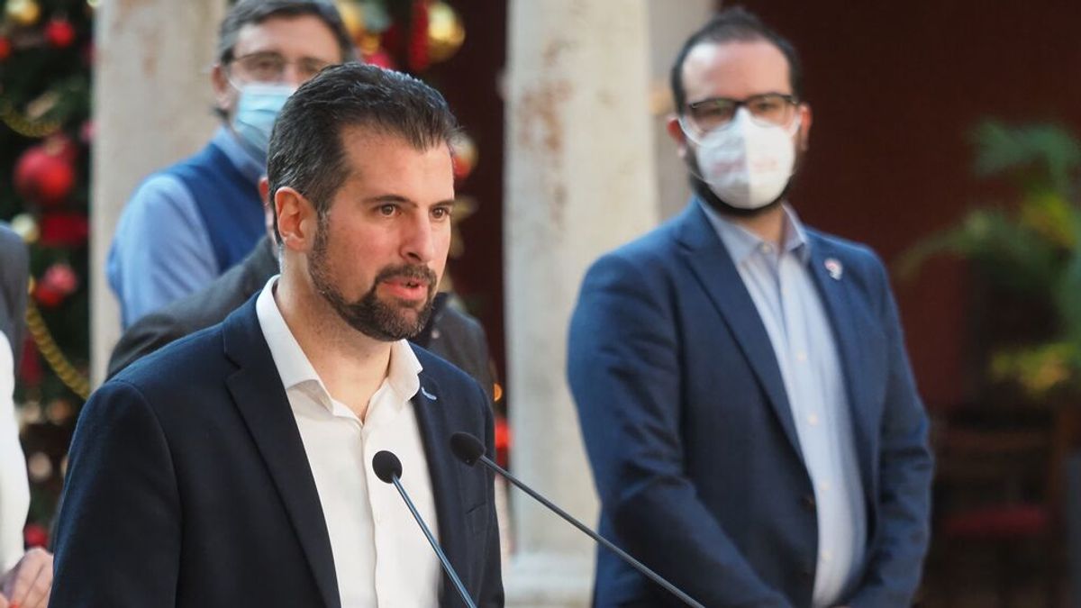 Tudanca dice que Garzón se ha equivocado pero justifica las críticas a algunas macrogranjas y parques eólicos Tudanca dice que Garzón se ha equivocado pero justifica las críticas a algunas macrogranjas y parques eólicos