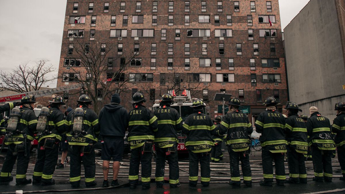 Al menos 19 muertos y 60 heridos en un incendio en un edificio de Nueva York Al menos 19 muertos y 60 heridos en un incendio en un edificio de Nueva York