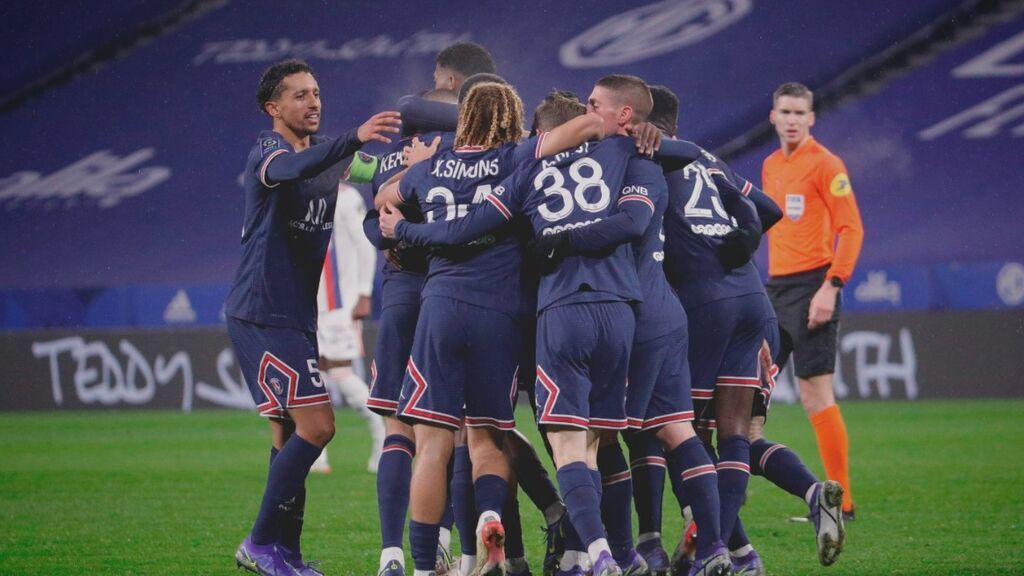 Thilo Kehrer da vida al PSG cuando más sufría ante el Lyon (1-1)