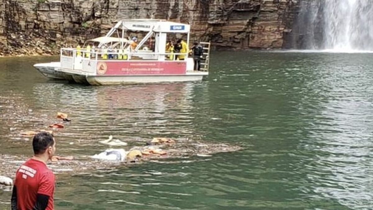 Brasil: al menos siete muertos y tres desaparecidos tras el desprendimiento de rocas en lago turístico Brasil: al menos siete muertos y tres desaparecidos tras el desprendimiento de rocas en lago turístico