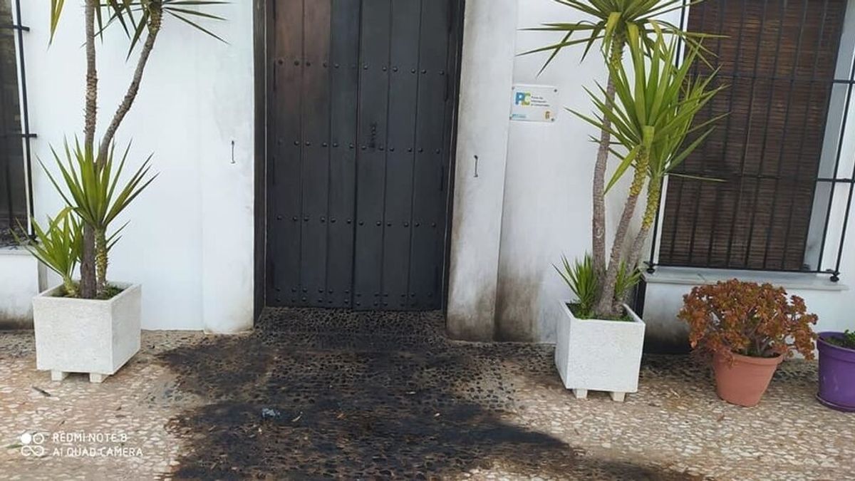 Abierta investigación por un intento de quemar el Ayuntamiento de Cañaveral de León Abierta investigación por un intento de quemar el Ayuntamiento de Cañaveral de León