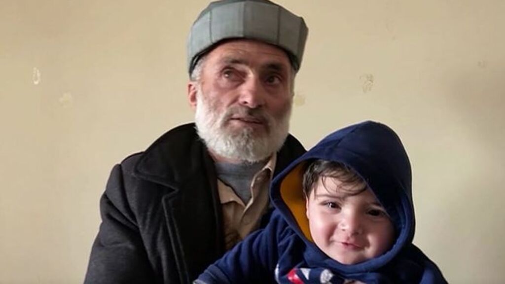 Sohail Ahmadi, el bebé afgano que fue entregado por sus padres a un soldado a logrado reunirse con su familia