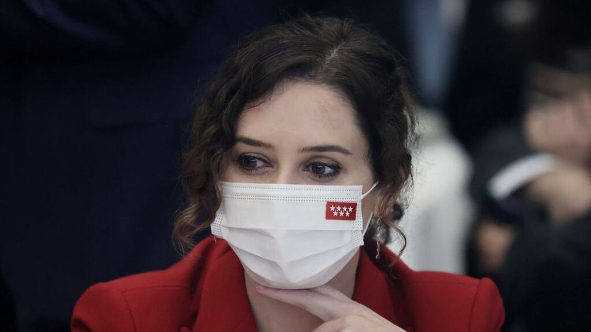 Ayuso limita a ocho años su mandato como presidenta de la Comunidad: "Hay que saber dejar las cosas a tiempo" Ayuso limita a ocho años su mandato como presidenta de la Comunidad: "Hay que saber dejar las cosas a tiempo"
