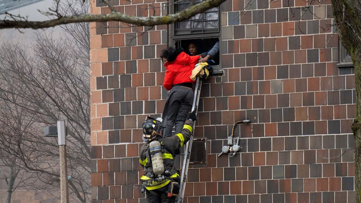 Las autoridades rebajan a 17 las víctimas mortales del incendio en el Bronx