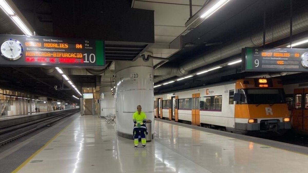 Nueva jornada de cancelaciones de Renfe en Cataluña por contagios entre los maquinistas Nueva jornada de cancelaciones de Renfe en Cataluña por contagios entre los maquinistas