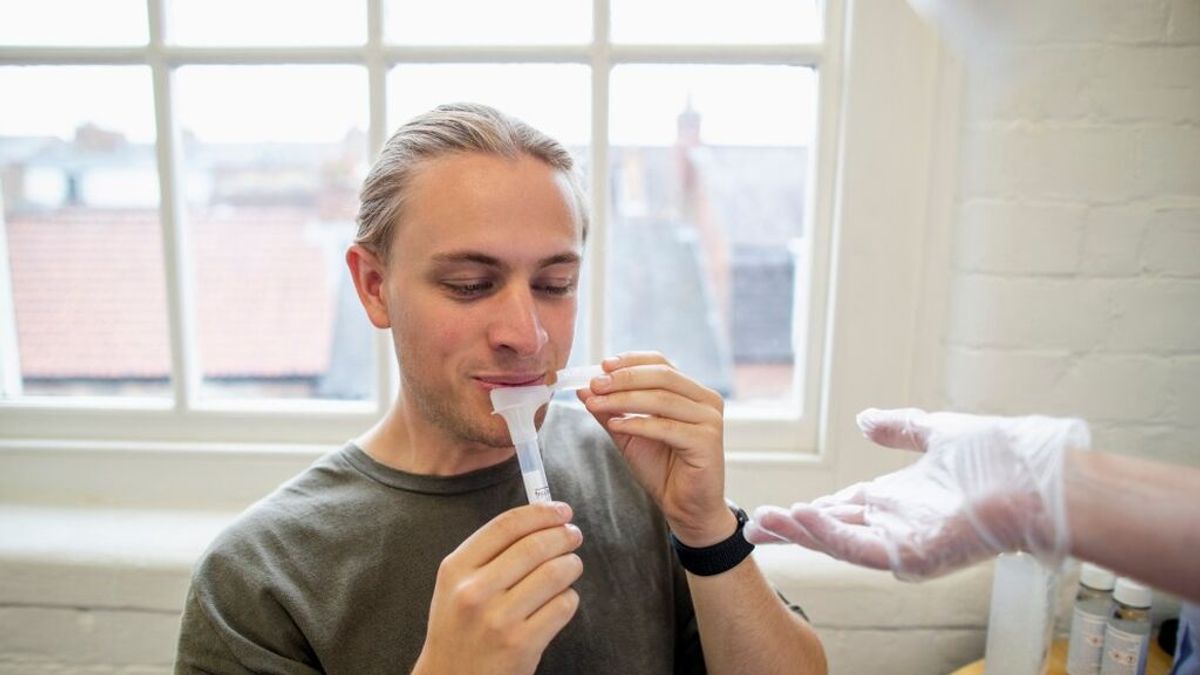 La variante ómicron cambia el uso de los test: la saliva es ahora lo importante