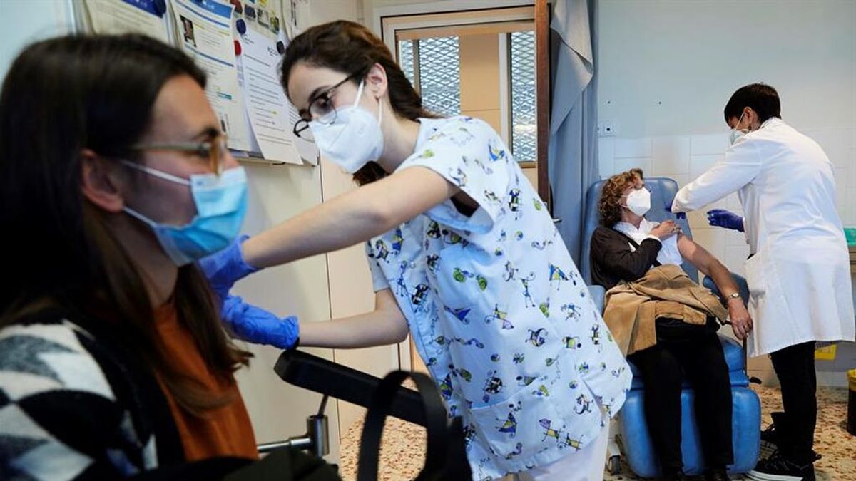 La Atención Primaria pide que se trata la covid como la gripe: "La inmunidad adquirida y ómicron lo permiten" La Atención Primaria pide que se trata la covid como la gripe: "La inmunidad adquirida y ómicron lo permiten"