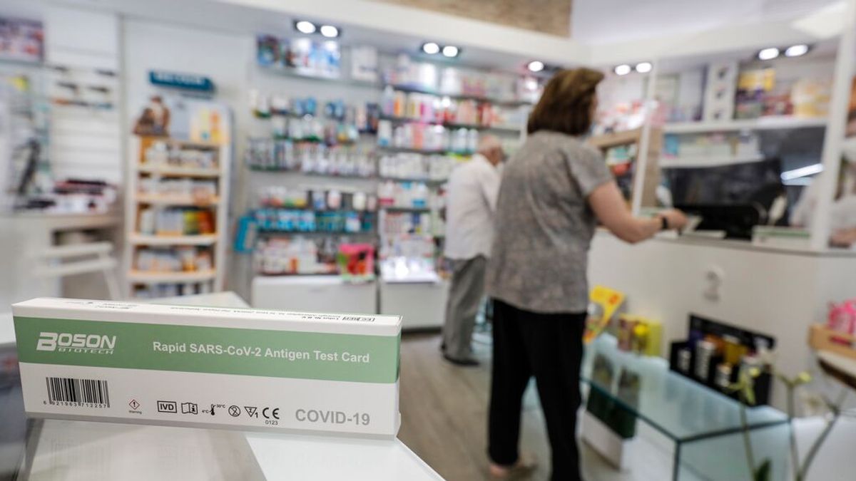 Las farmacias valencianas cobrarán a sus clientes por comunicar los positivos por covid a Sanidad Las farmacias valencianas cobrarán a sus clientes por comunicar los positivos por covid a Sanidad