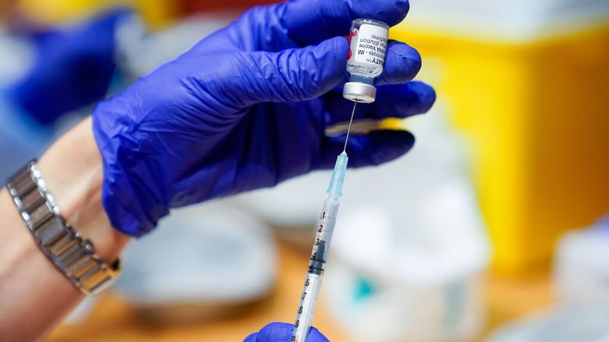 Un estudio revela que las vacunas de Pfizer disminuyen su efectividad hasta 32 veces frente a la variante ómicron