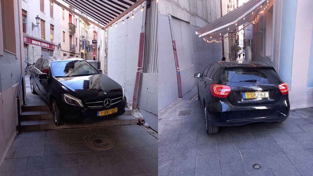 Sacan con una grúa el coche de un turista que quedó atrapado en un callejón del casco antiguo de Alicante