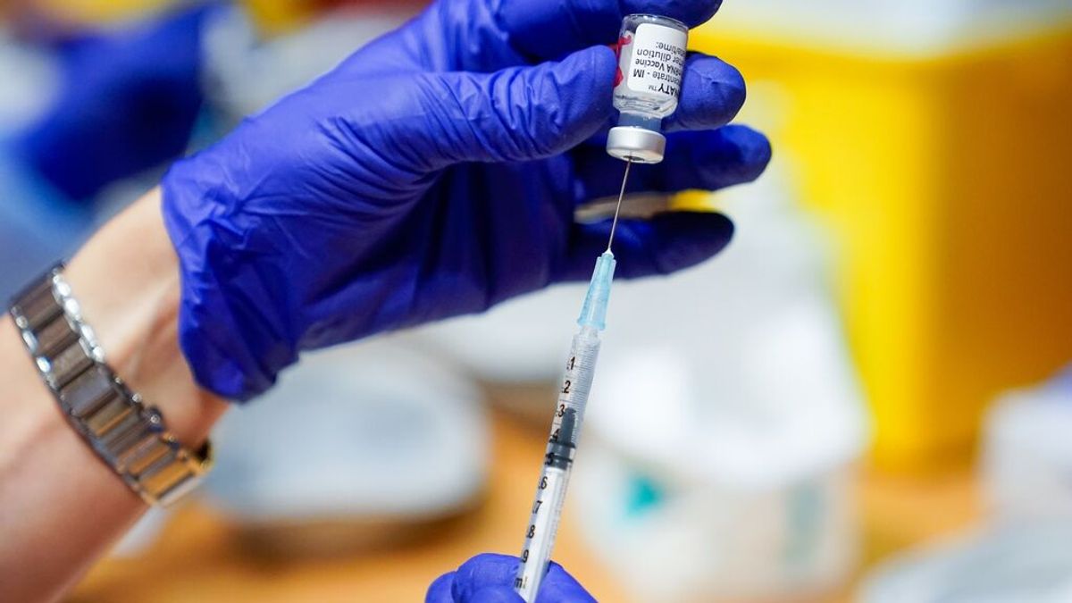 Un estudio revela que las vacunas de Pfizer disminuyen su efectividad hasta 32 veces frente a la variante ómicron