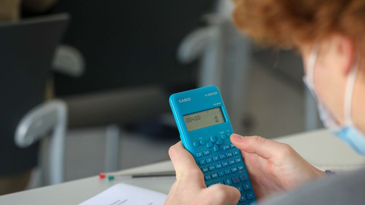 Un 20% de los alumnos ha tenido que seguir las clases online por el móvil Un 20% de los alumnos ha tenido que seguir las clases online por el móvil