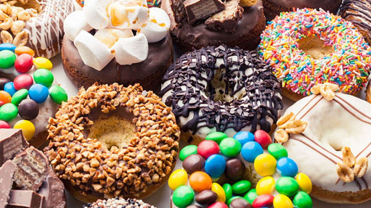 Relacionan comer azúcar y grasa con dos moléculas que regulan el metabolismo y nuestros genes