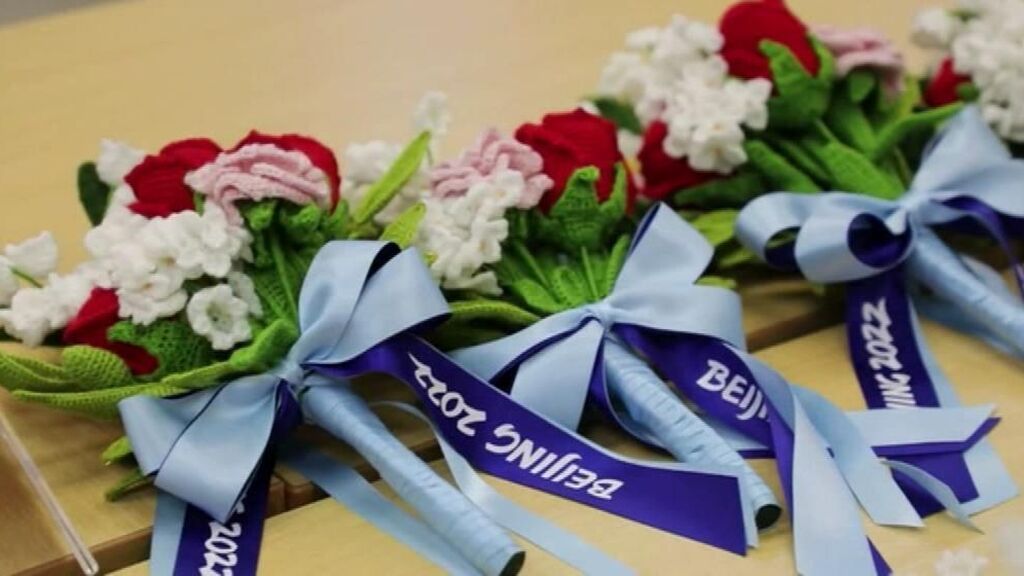 Los ganadores de los Juegos Olímpicos invierno de Pekín recibirán ramos de flores tejidos a mano