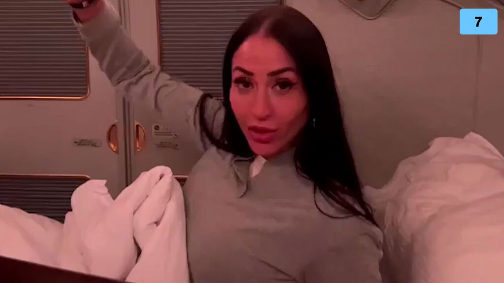 Aurah Ruiz y Jesé Rodríguez muestran el impresionante avión en el que han viajado (2/2)