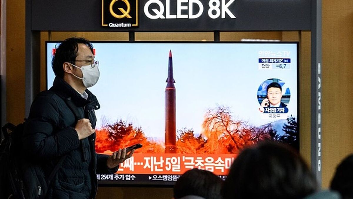 Kim Jong Un asiste al lanzamiento del misil hipersónico