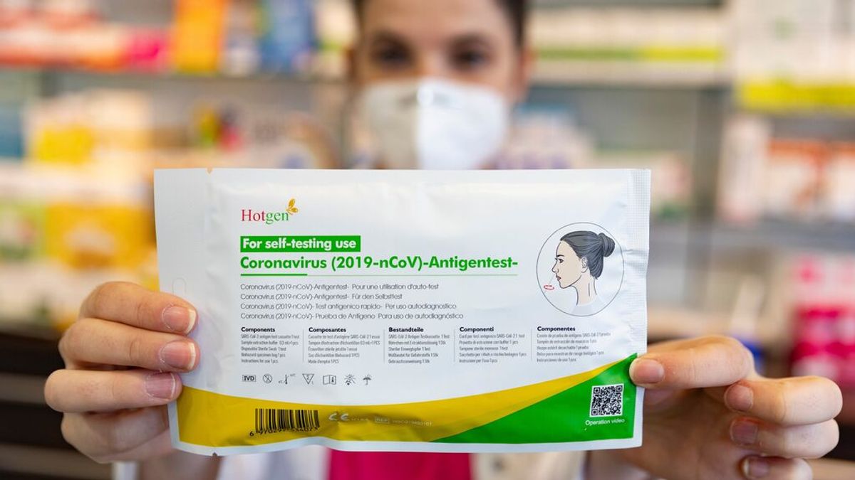 ¿Por qué los test de antígenos sólo se venden en farmacias en España?