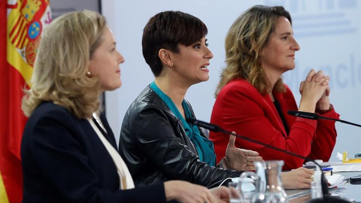El Gobierno acusa a Ayuso de poner en cuestión a la UE por recurrir el reparto de lo fondos europeos El Gobierno acusa a Ayuso de poner en cuestión a la UE por recurrir el reparto de lo fondos europeos