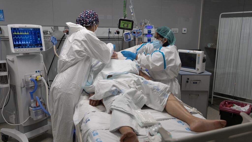 La tasa de ingresos por covid en España es la menor de toda la pandemia pese al récord de incidencia